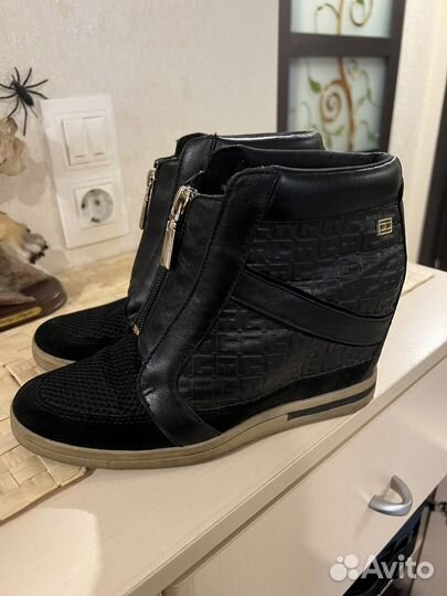 Ботинки женские 38