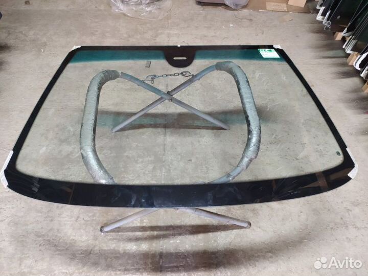 Стекло лобовое переднее Citroen Xantia X1