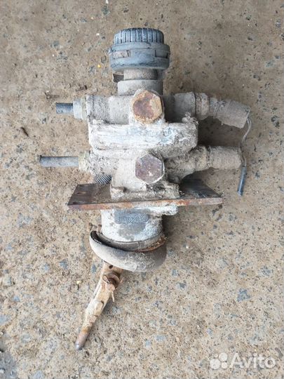 Кран тормозной двухсекционный газ, ЗИЛ, камаз, маз