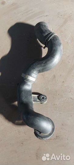 Патрубок радиатора на Volkswagen Touareg