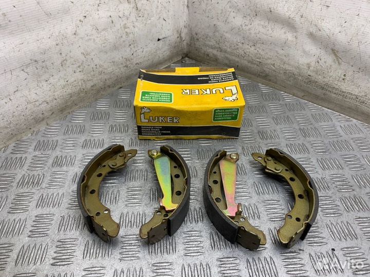 Колодки ручного тормоза задние Volkswagen Golf 1E7