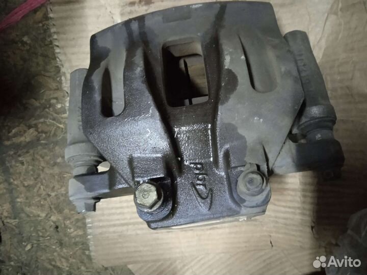 Суппорт левый для dodge charger LD