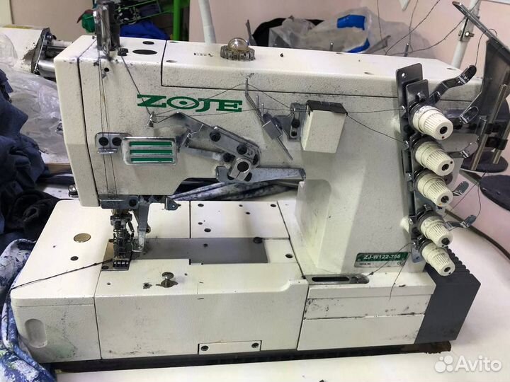 Плоскошовная швейная машинка. Zoje