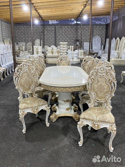 Стол и стулья