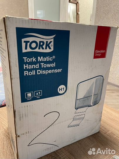 Диспенсер для бумажных полотенец Tork Matic H1