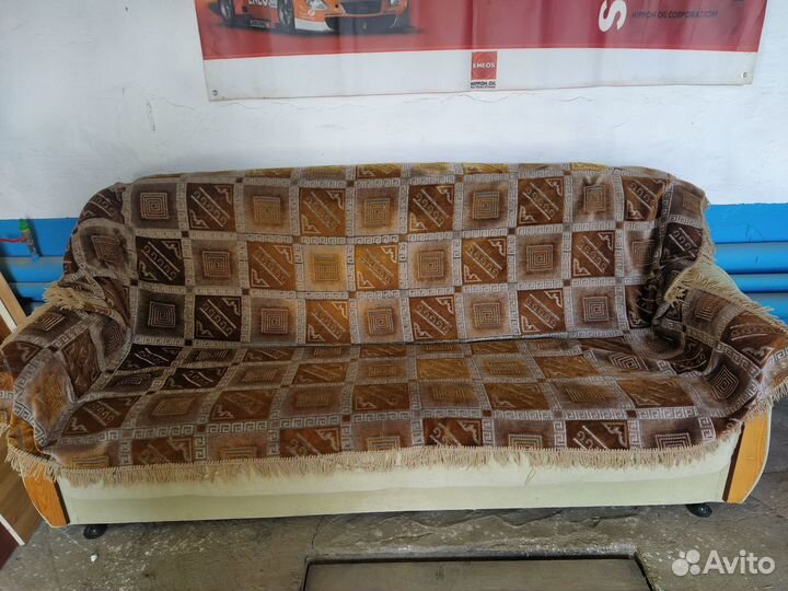 Диван с креслом