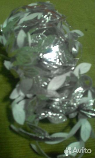 Лента с листьями