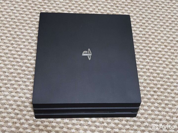 Игровая приставка ps4 pro