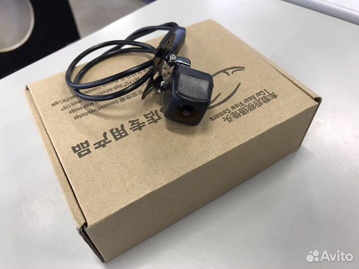 Камера заднего вида универсальная