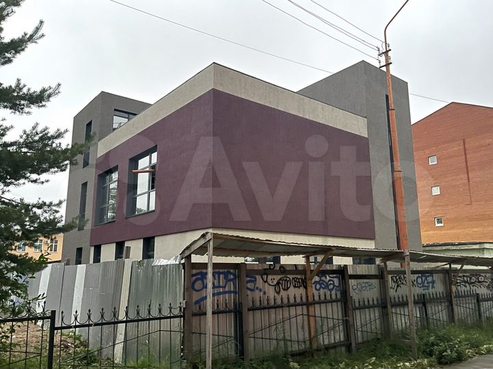 Здание, 651.9 м²