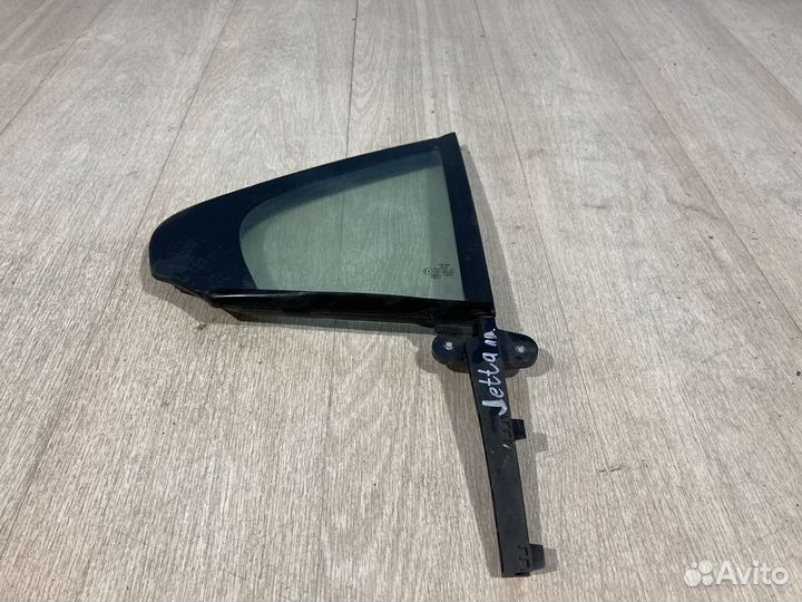 Форточка задняя правая Volkswagen Jetta