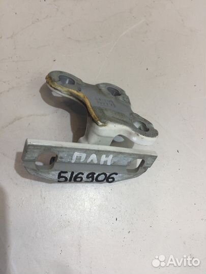 Петля двери передняя левая нижняя (Volvo S60)