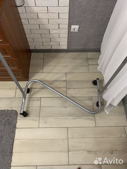 Вешалка напольная металлическая