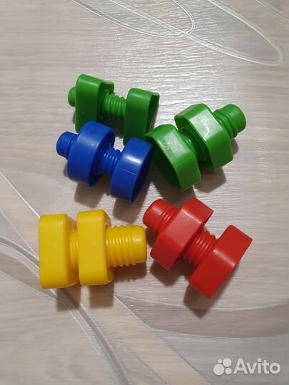 Игрушки винты с гайками за 5шт