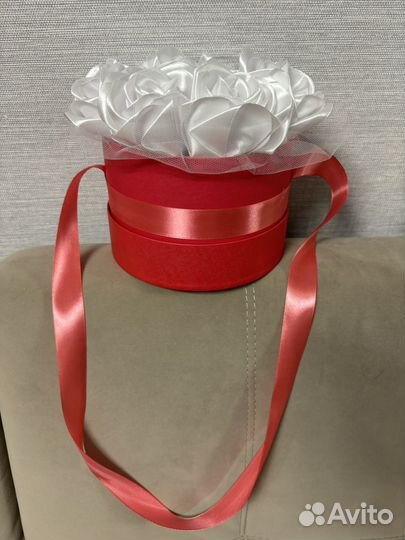 Розы из атласных лент