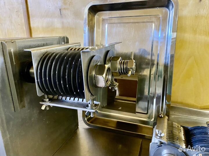 Машина для нарезки мяса QX