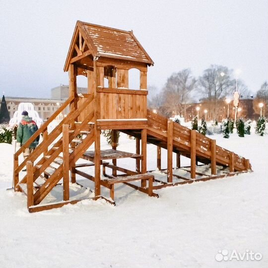 Зимняя горка деревянная