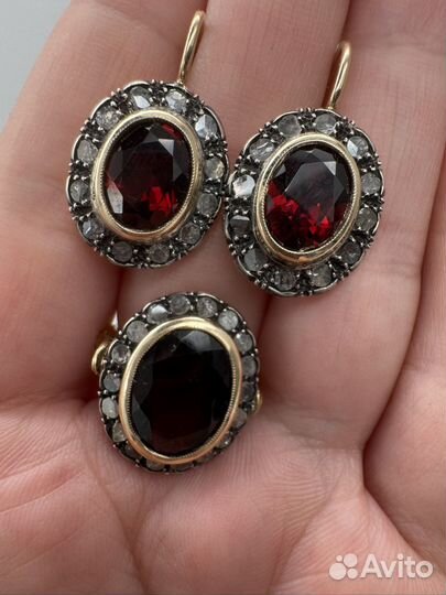 Золотое кольцо алмазами