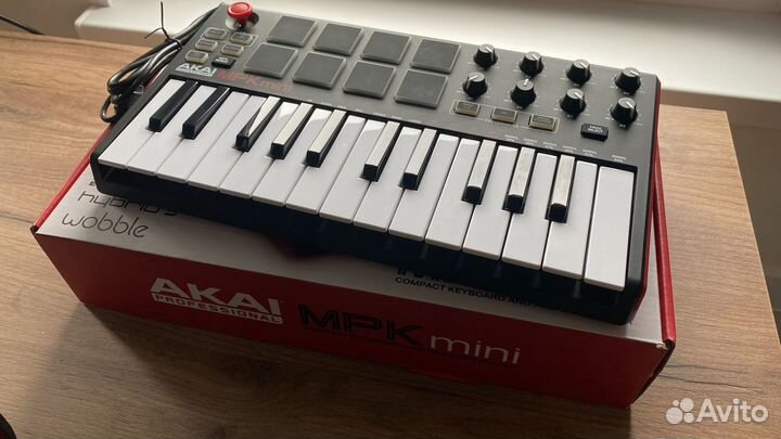 Миди клавиатура Akai MPK Mini