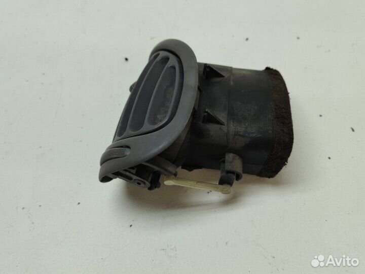 Дефлектор воздушный передний правый Peugeot 206