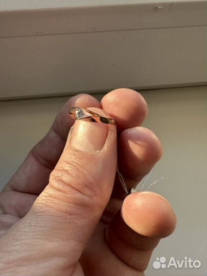 Золотое колечко с фианитом