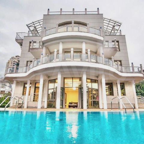 Дом 800 м² на участке 10 сот.