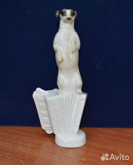 Фарфоровая статуэтка- собачка манюня. лфз. ифз