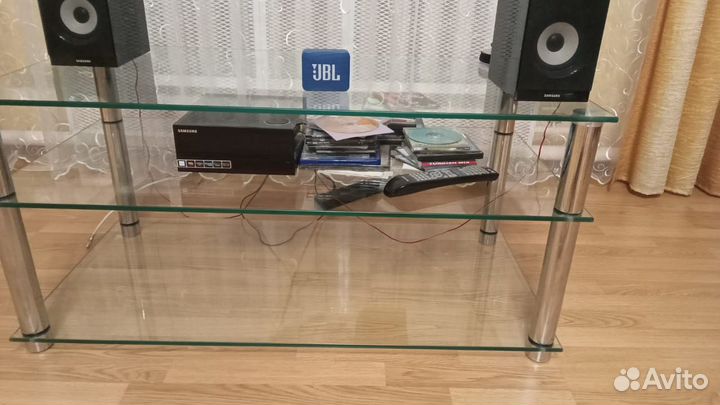 Столик под радиоаппаратуру / стеклянный стол