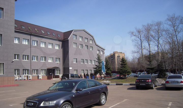 Здание, 10500 м²