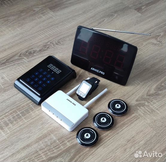 Система вызова: кнопка вызова официанта с часами