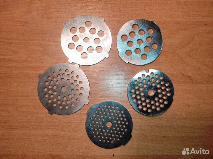 Решетки для мясорубок разные