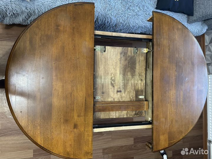 Стол из дерева