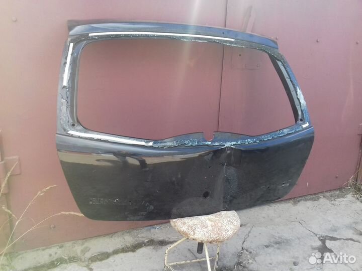 Дверь багажника renault sandero