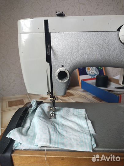Швейная машинка чайка 142м