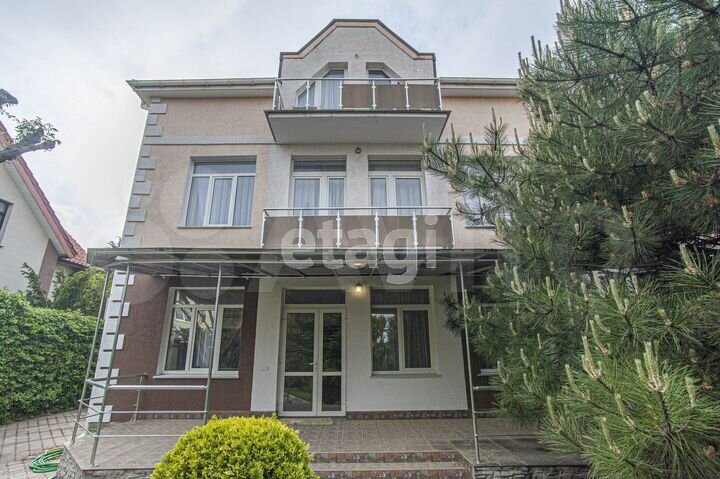 Дом 356 м² на участке 4 сот.