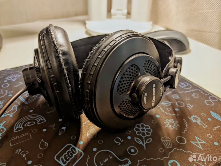 Студийные наушники Samson SR850