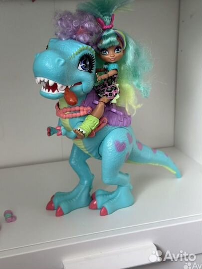 Игровой набор Cave Club кукла Рокель и Ти-Рекс