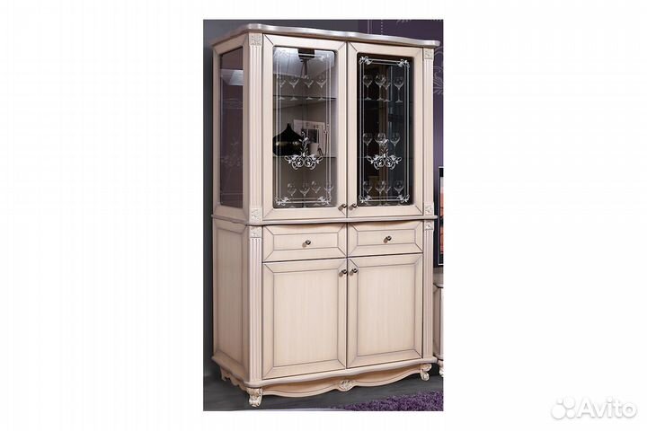 Шкаф с витриной Баккара