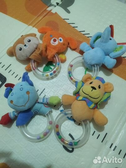 Первые игрушки малыша, прорезыватели погремушки
