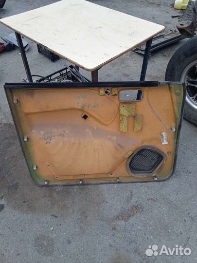 Дверная карта передняя правая Nissan Terrano 2