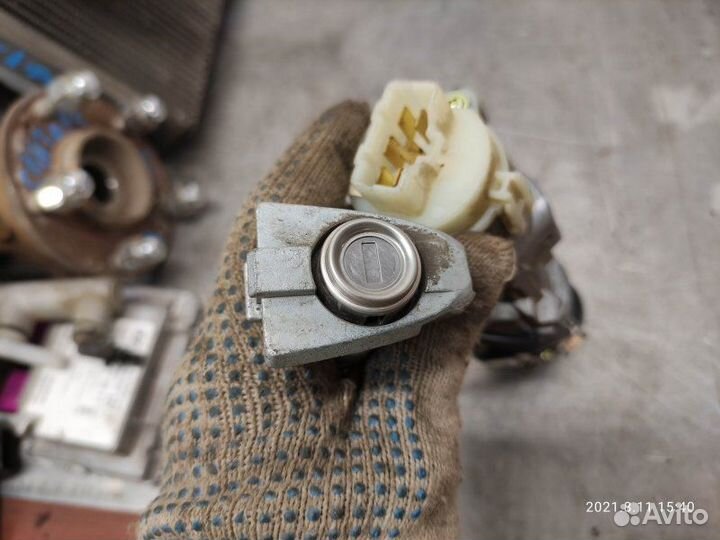 Замок зажигания Hyundai Santa Fe 2 D4HB 2010