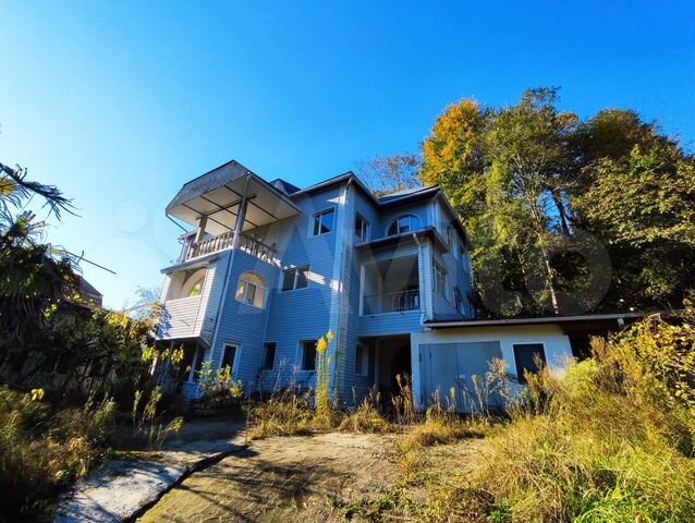 Коттедж 304 м² на участке 10 сот.