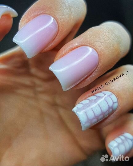 Маникюр/педикюр в Центре