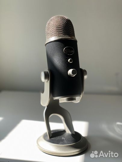 Микрофон студийный Blue Yeti Pro
