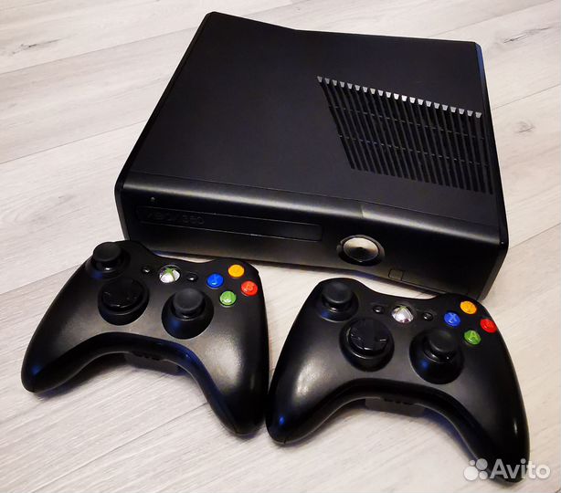 Xbox 360 Slim 1tb / прошит freeboot / 2 геймпада