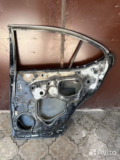 Задняя правая дверь Lexus is250 оригинал 4520