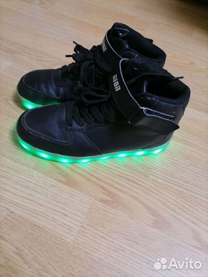 Ботинки со светящейся подошвой