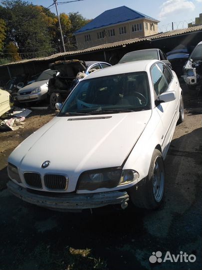 В разборе BMW 320i (E46)