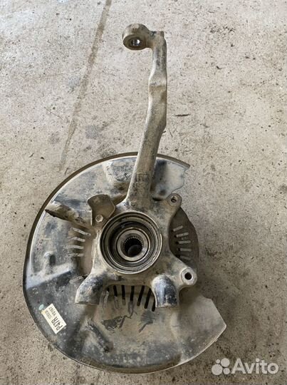 Поворотный кулак передний правый Lexus GX460