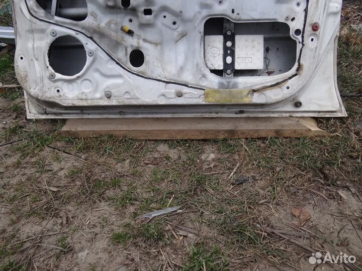 Дверь передняя правая Toyota Corsa EL51